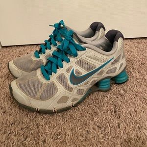 Women’s Nike tennis shoes